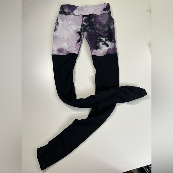 Alo Yoga Goddess Ribbed Legging in Purple and Black - Picture 2 of 9